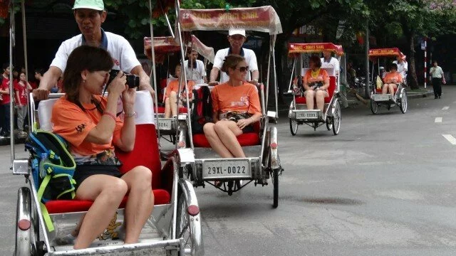 Hanoi, Vietnam Cyclo Tours (HD)